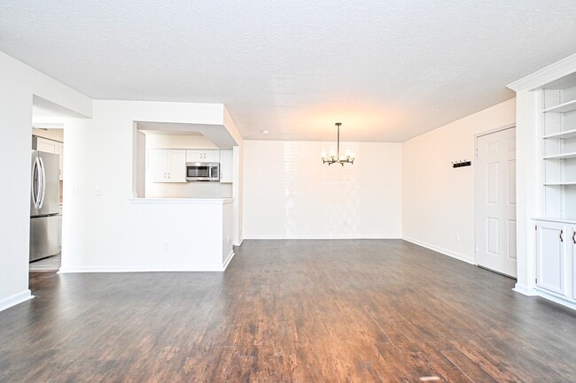 Building Photo - 3021 Stratford Ct