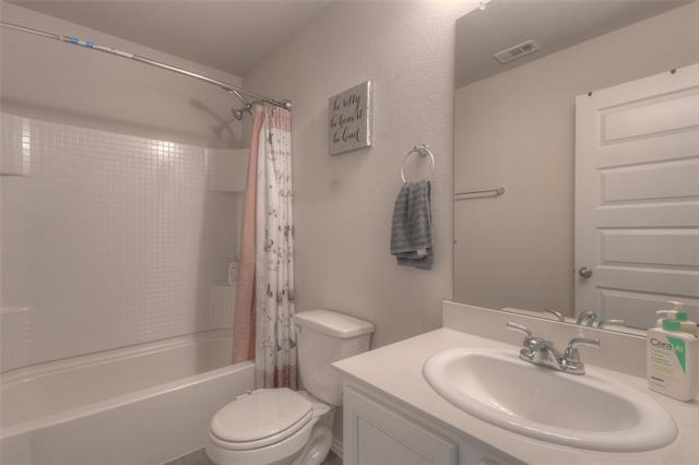 Building Photo - 1305 Benwick Dr