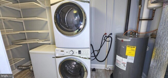 Building Photo - 483 Arwell Ct