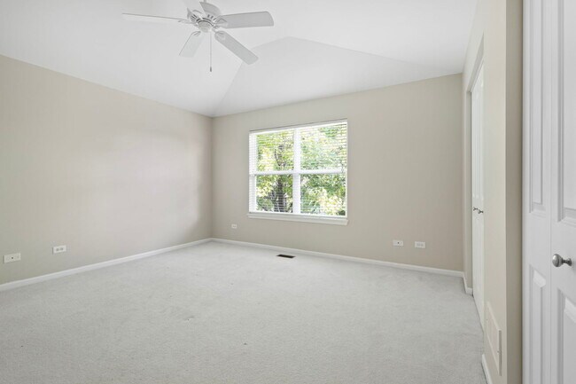 Building Photo - 115 Clover Dr