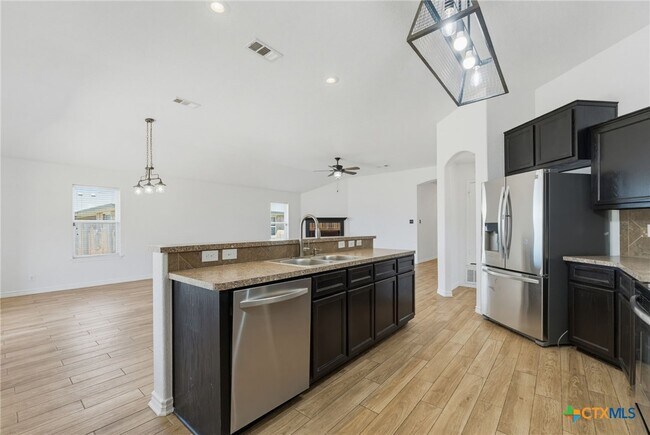 Building Photo - 2604 Montague County Dr