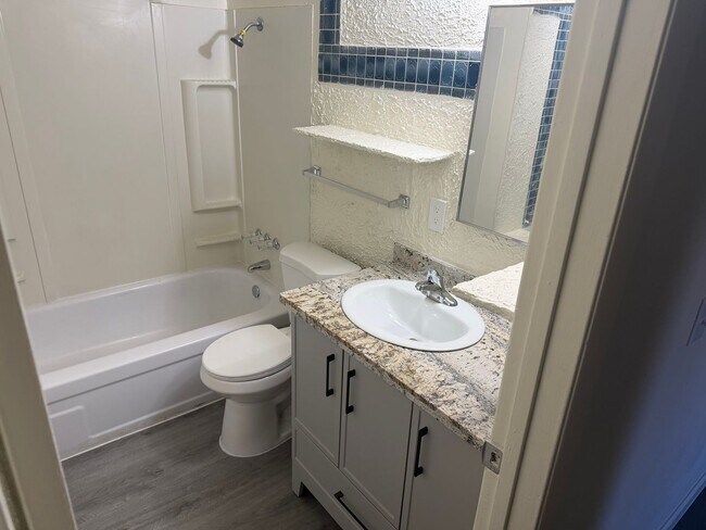 Building Photo - 2 Bedroom 1 Bath In Central Las Vegas