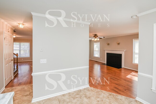 Building Photo - Lovely 3BR Colonial with Attached Garage!