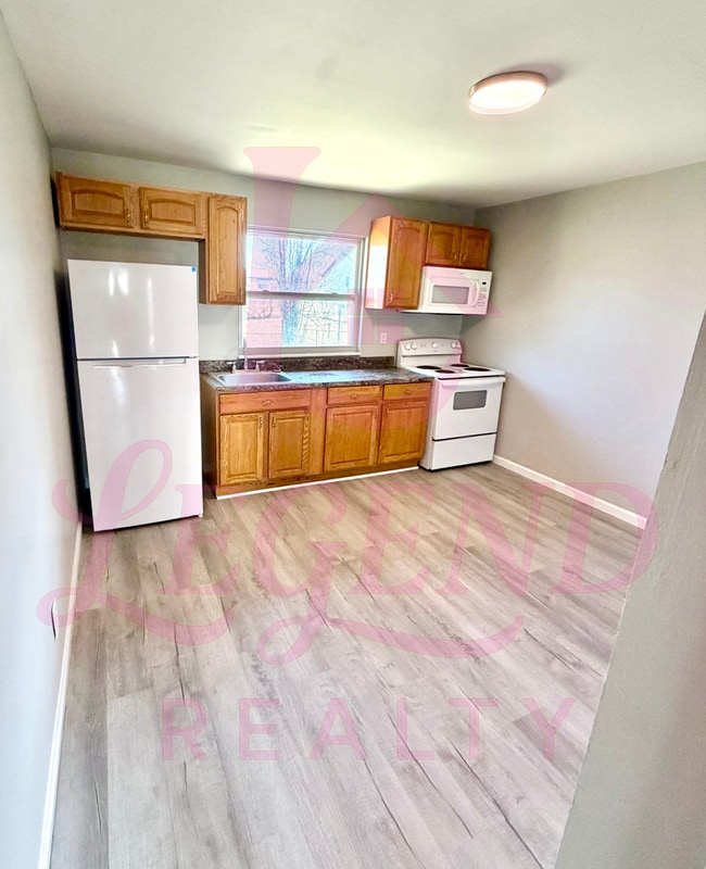 Building Photo - Spacious 4-Bedroom Home with Private Primary Suite & Hardwood Floors!