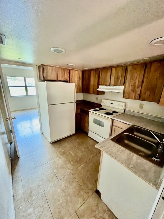 Building Photo - 525 N Morgan Ave