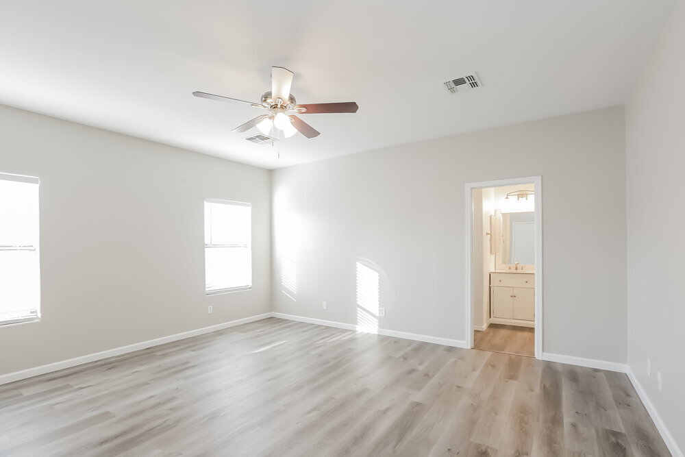 Building Photo - 261 N Valle Verde