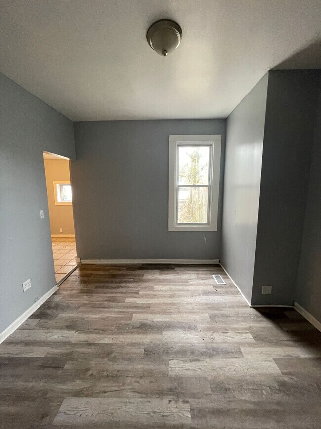 Building Photo - Cozy 1-Bedroom in Sharon – Walkable Location, Pets Welcome!