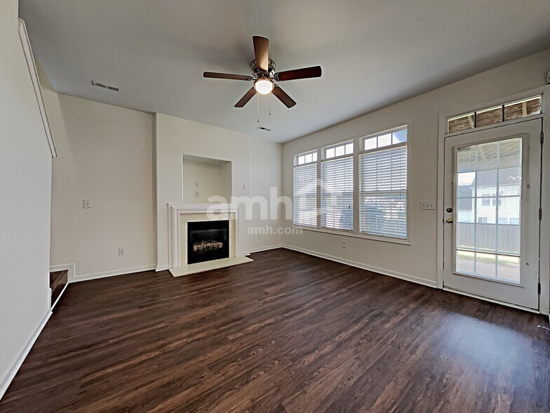 Building Photo - 149 Sawhorse Dr