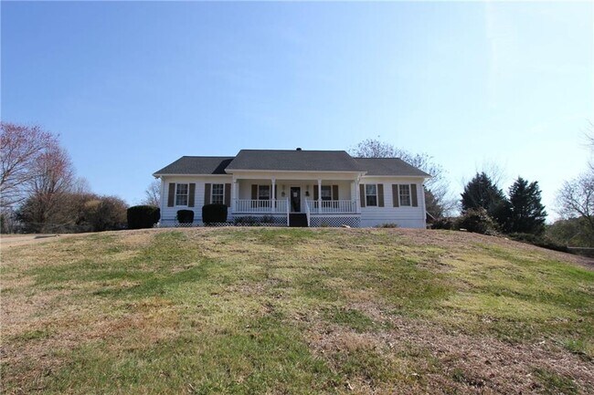 Building Photo - 818 Springlake Rd