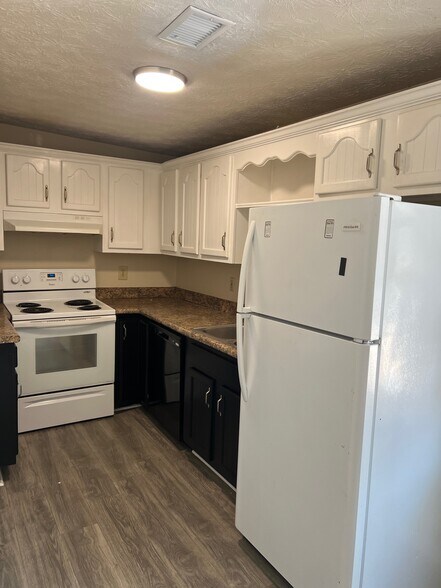 Building Photo - 326 E High St