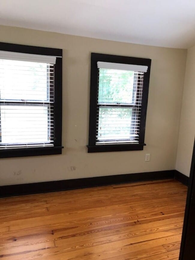 Building Photo - Great historical home! PRICE LOWERED to $2395- walking distance to downtown & WKU