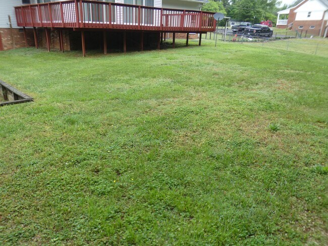 Building Photo - 10451 Edgehill Ln