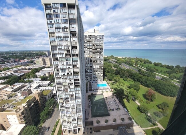 Building Photo - 5415 N Sheridan Rd