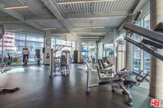 Building Photo - 901 Flower St