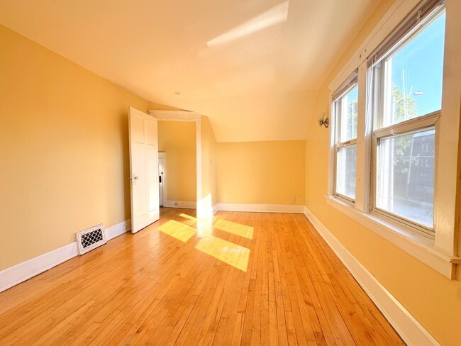 Building Photo - 1838 Holmes Ave