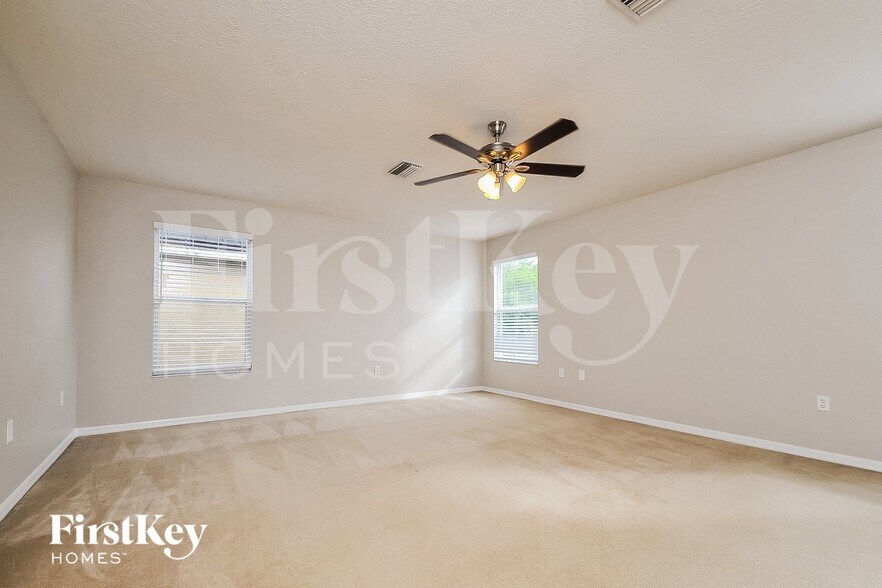 Building Photo - 6942 Lake Eaglebrooke Dr