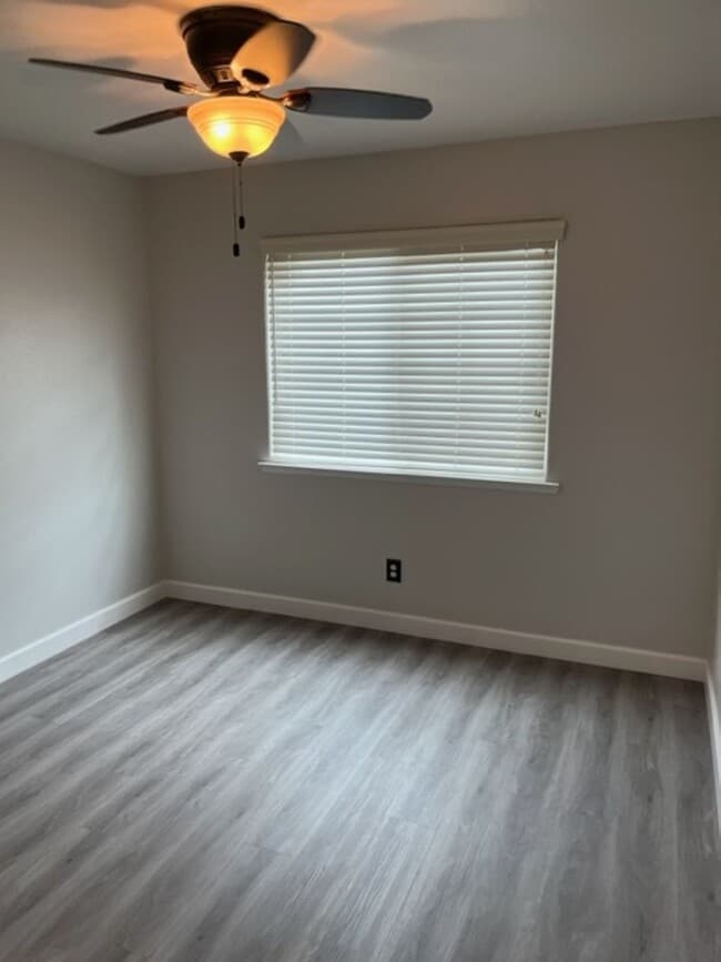 Building Photo - Coming Soon! Nice 3 bedroom 2 bathroom house in Hanford