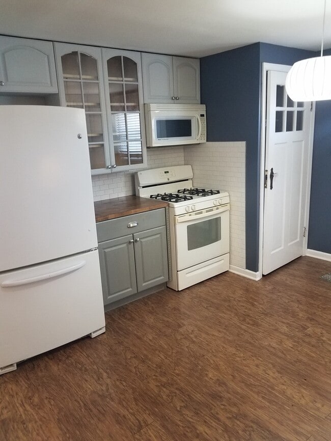Building Photo - Beautifully rehabbed property