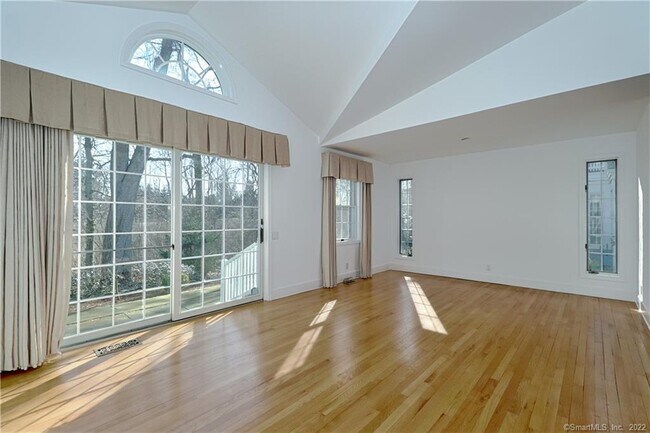Building Photo - 230 Saugatuck Ave