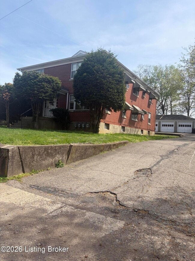 Building Photo - 218 W Florence Ave