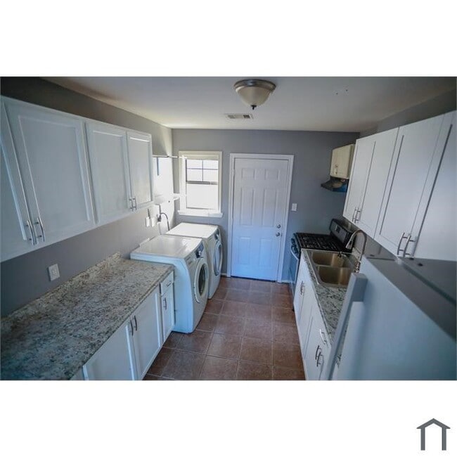 Building Photo - 3232 Berry St