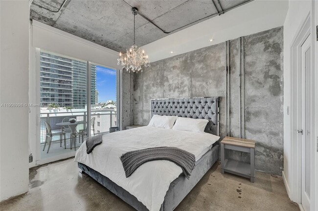 Building Photo - 444 NE 30th St