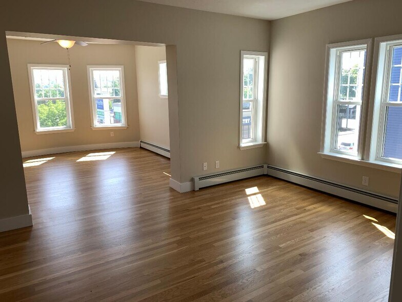 Building Photo - 539 Southbridge St