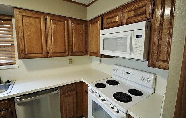 Building Photo - 6506 Impala Dr