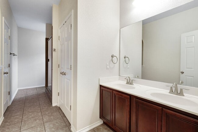 Building Photo - 10410 Weser Ln