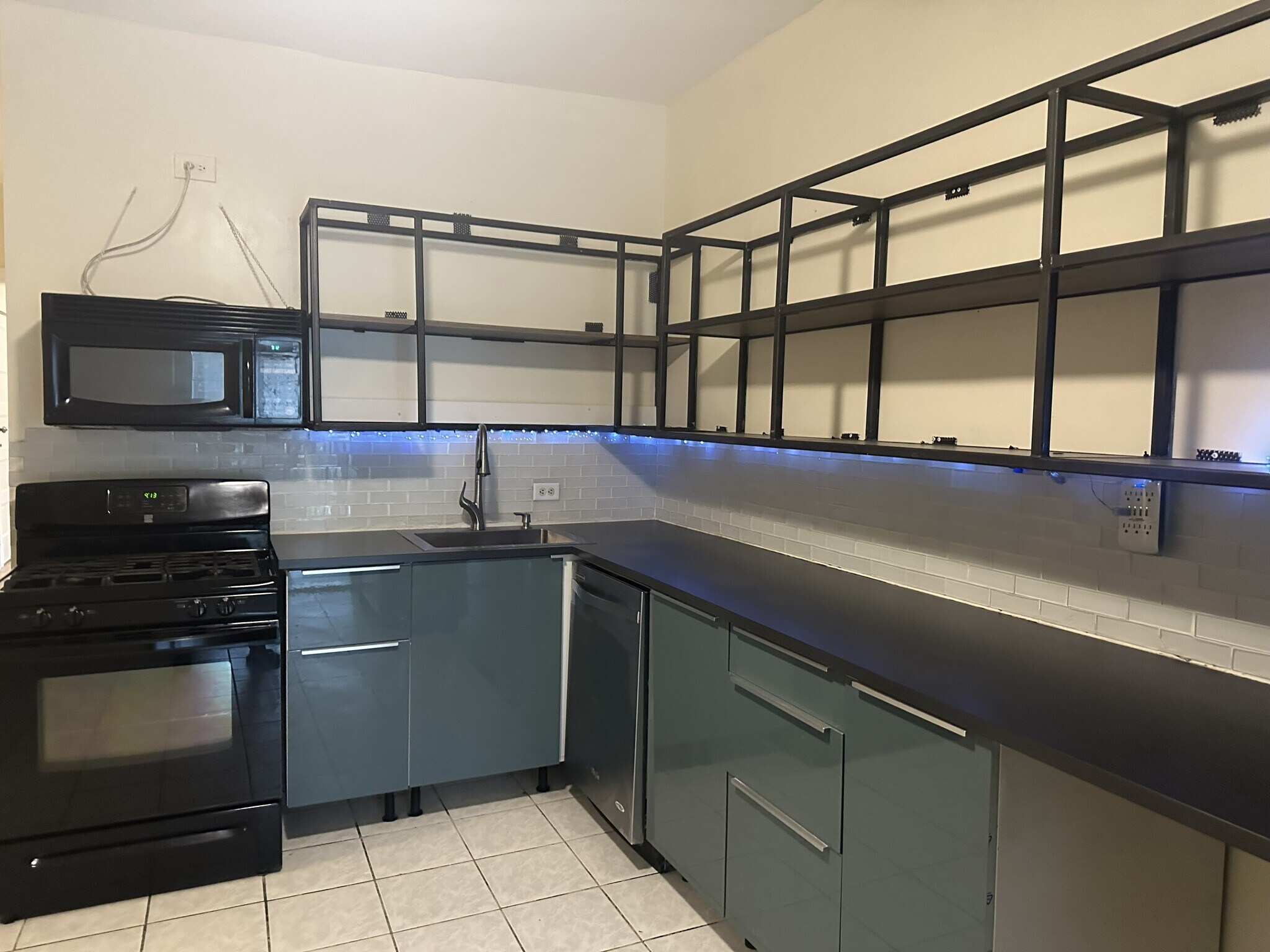 Building Photo - 3241 N Lawndale Ave