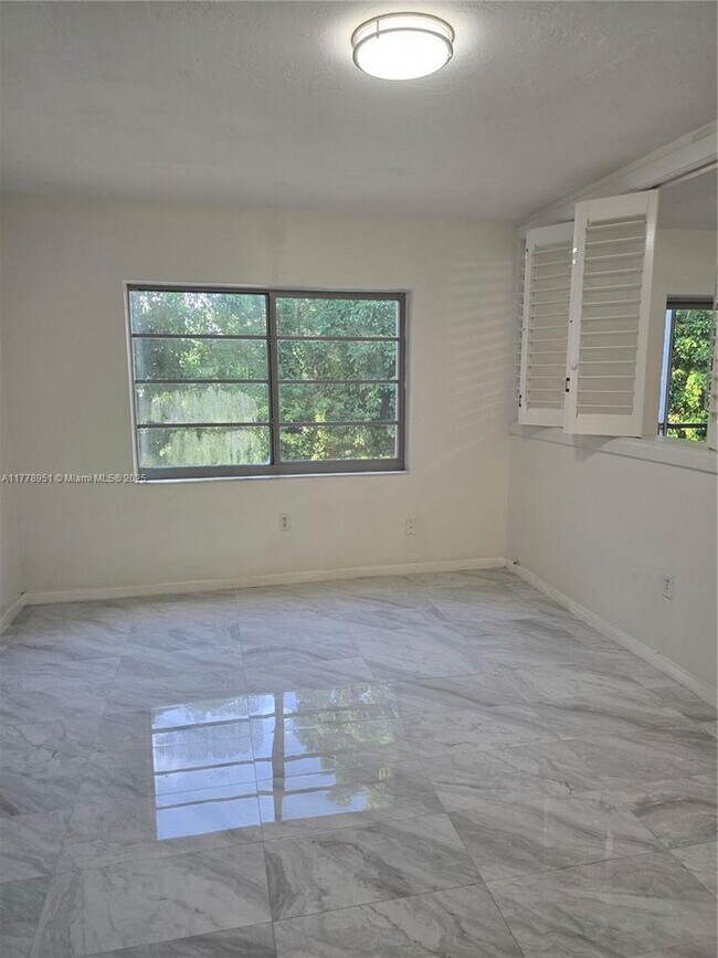 Building Photo - 15888 SW 95th Ave