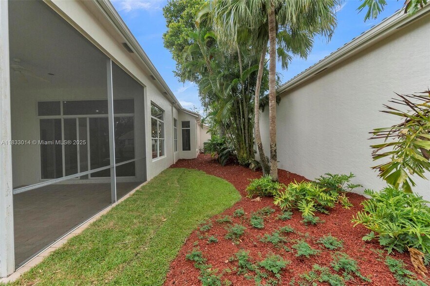Building Photo - 2553 Bay Pointe Dr