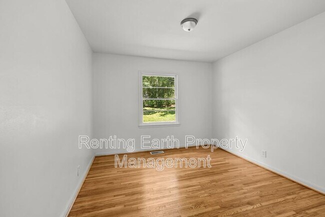 Building Photo - 9805 Red Mill Rd