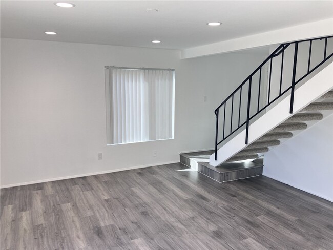 Building Photo - 9022 Hyde Park Dr