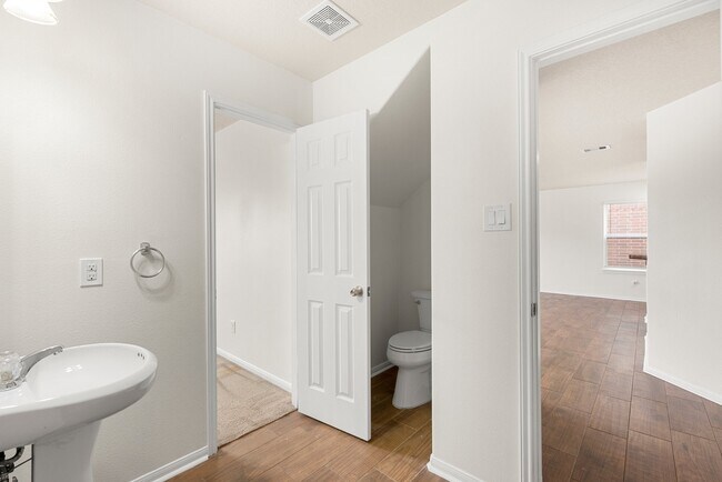 Building Photo - 4818 Fair Oak Dale Ln