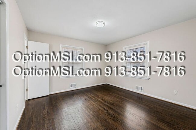 Building Photo - 1/2 month free if moved in by 1/25/26!! Move-in ready!!