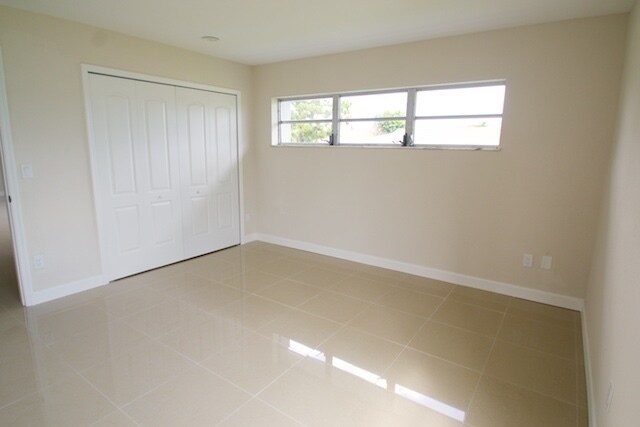 Building Photo - Beautiful & Modernized 3 Bed/3 Bath Pool Home For Rent in PSL!