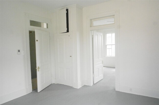 Building Photo - 304 18th St