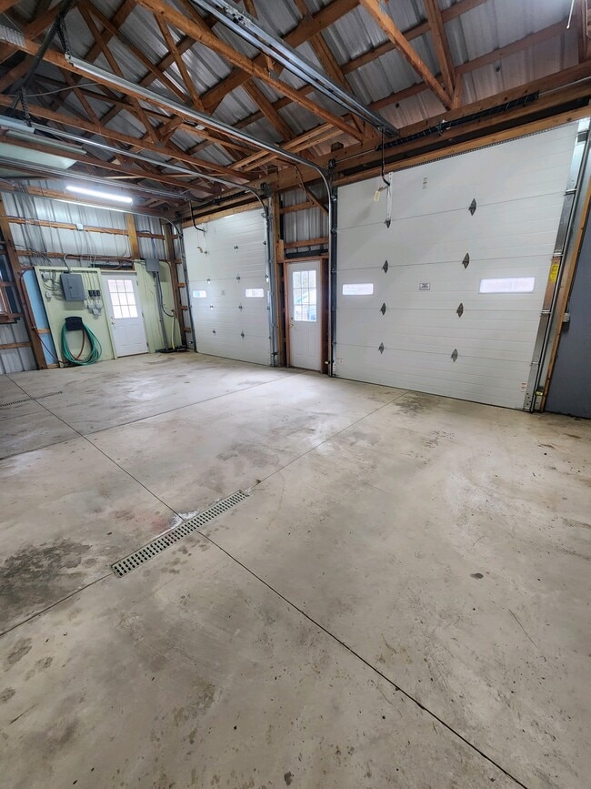 Building Photo - 717 Draketown Rd