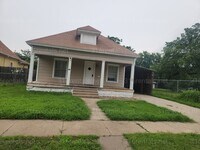 Building Photo - $1125- 3 bedroom / 2 bathroom - Single Family Home