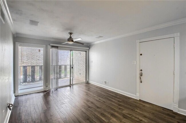 Building Photo - 1304 Summit St