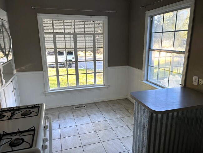 Building Photo - 4514 E 4th Pl