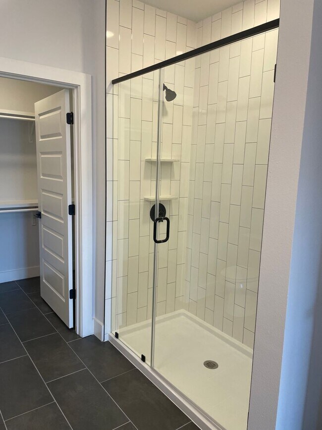 Building Photo - 2500 Longview St