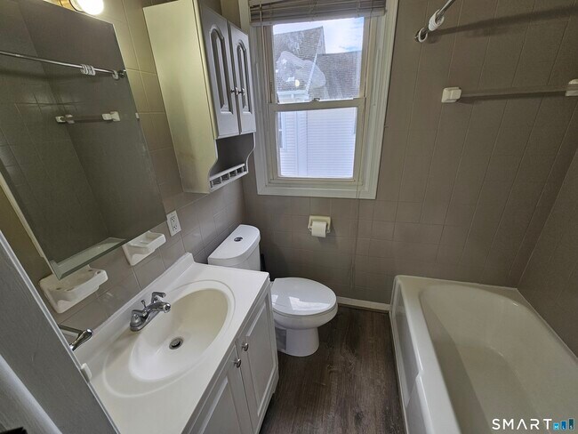 Building Photo - 134 Bristol St