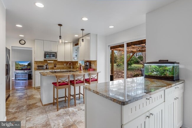 Building Photo - 1700 Chester Mill Rd