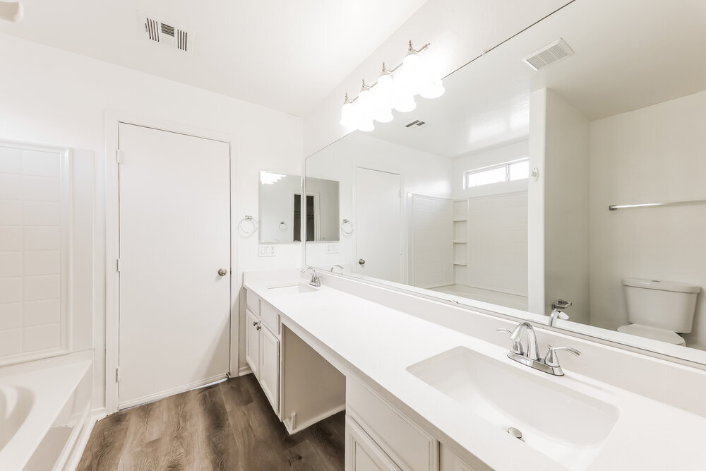 Building Photo - 14837 W Columbine Dr