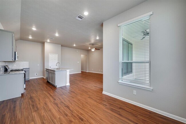 Building Photo - 1026 Tomball Downs Dr