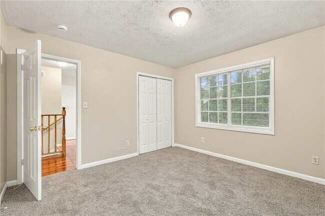 Building Photo - 1166 Shoreham Dr