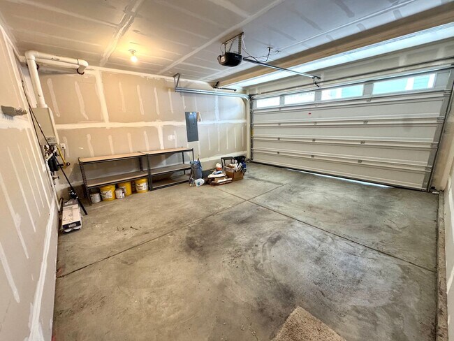 Building Photo - Modern and Stylish 3-Bedroom Manette Home