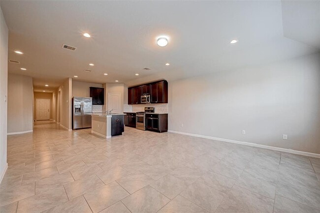 Building Photo - 611 Harvest Bluff Dr